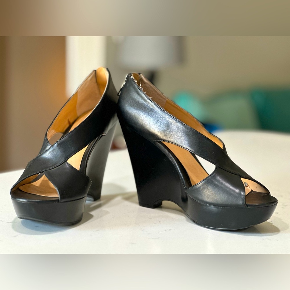 NINE WEST Women’s Black Zip Back Criss Cross Wedge Heel Sandals, Size 7